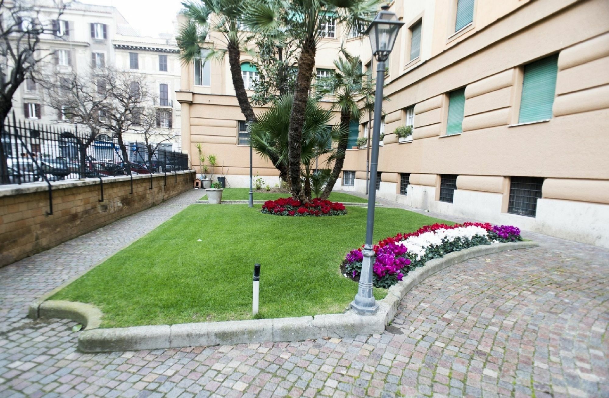 Costantino Secondo Guest House Рим Екстериор снимка