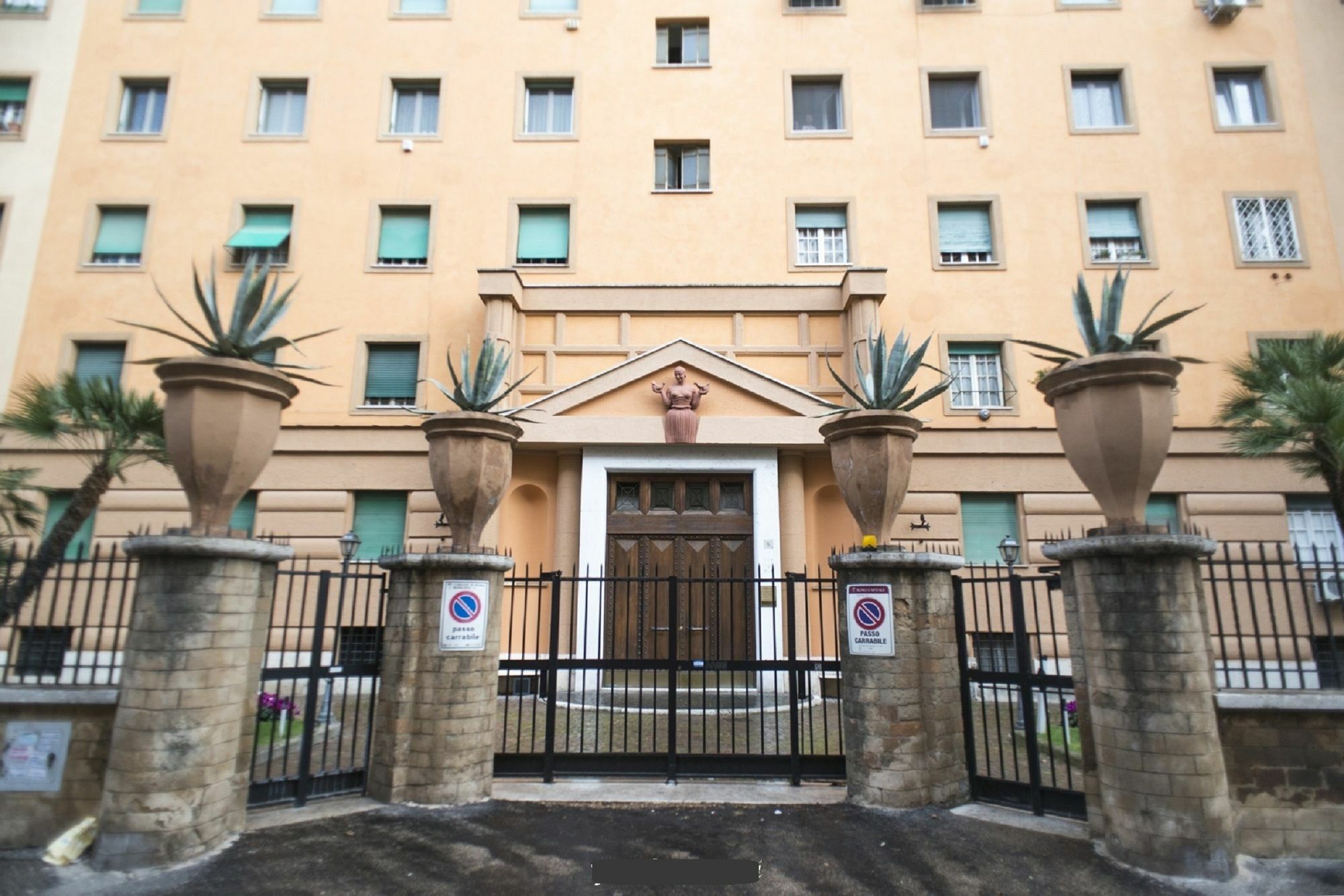 Costantino Secondo Guest House Рим Екстериор снимка